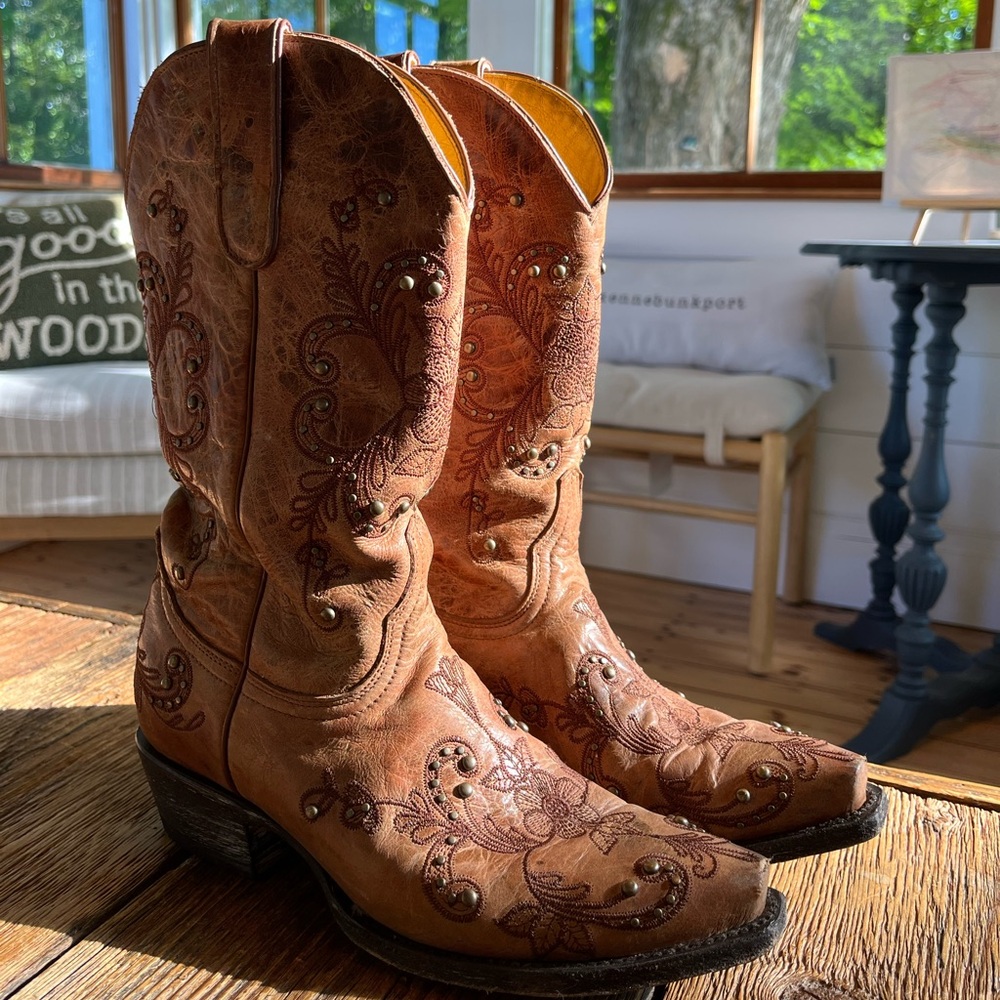 Cavenders Embroidered Brown Heeled Cowgirl Boots